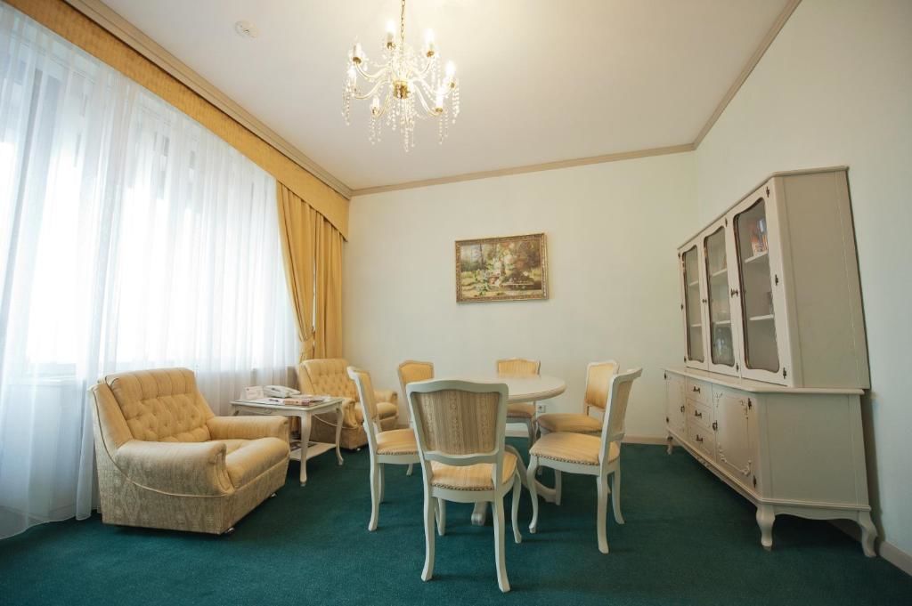 Отель Jolly Alon Hotel Кишинёв